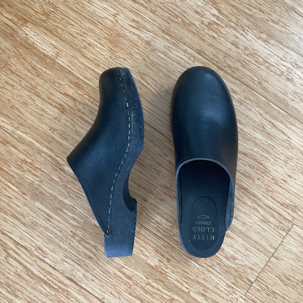 Kitty Clogs Black Leather Wooden Clogs